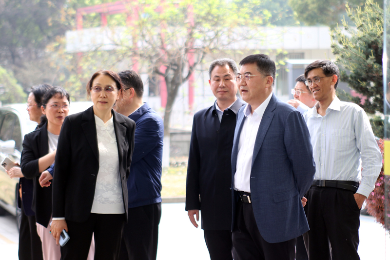 【镇江市政协党组副书记、副主席吴彤到OB电竞
药业开展“加强新污染物治理”主题调研】的配图